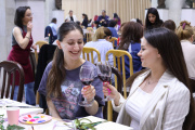 Նկարներ ու գույներ ԵՊՀ-ում. Մայրության և գեղեցկության տոնին նվիրված «Art-wine» միջոցառում