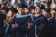 ԵՊՀ-ում տեղի ունեցավ համալսարանի շրջանավարտների ավարտական հանդիսավոր միջոցառումը, որը մասնագիտական կյանք թևակոխելու և համալսարանի հետ առավել սերտ համագործակցելու նոր մեկնարկ է: