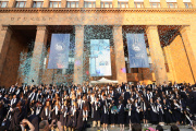 ԵՊՀ-ում տեղի ունեցավ համալսարանի շրջանավարտների ավարտական հանդիսավոր միջոցառումը, որը մասնագիտական կյանք թևակոխելու և համալսարանի հետ առավել սերտ համագործակցելու նոր մեկնարկ է: