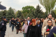 Համալսարանականների այցը Ծիծեռնակաբերդի հուշահամալիր