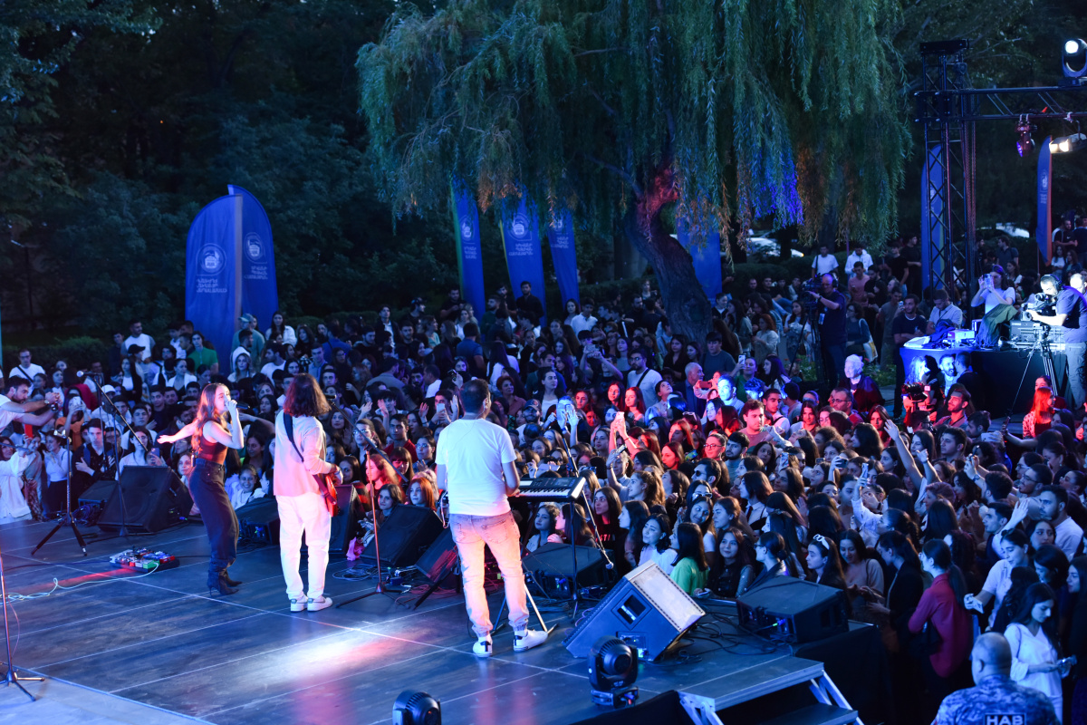 ԵՊՀ-ում մեկնարկել է նոր ուսումնական տարվան և առաջինկուրսեցիների ընդունելությանը նվիրված «105-ՐԴ ԲԱՐԵՎԸ» միջոցառումը։