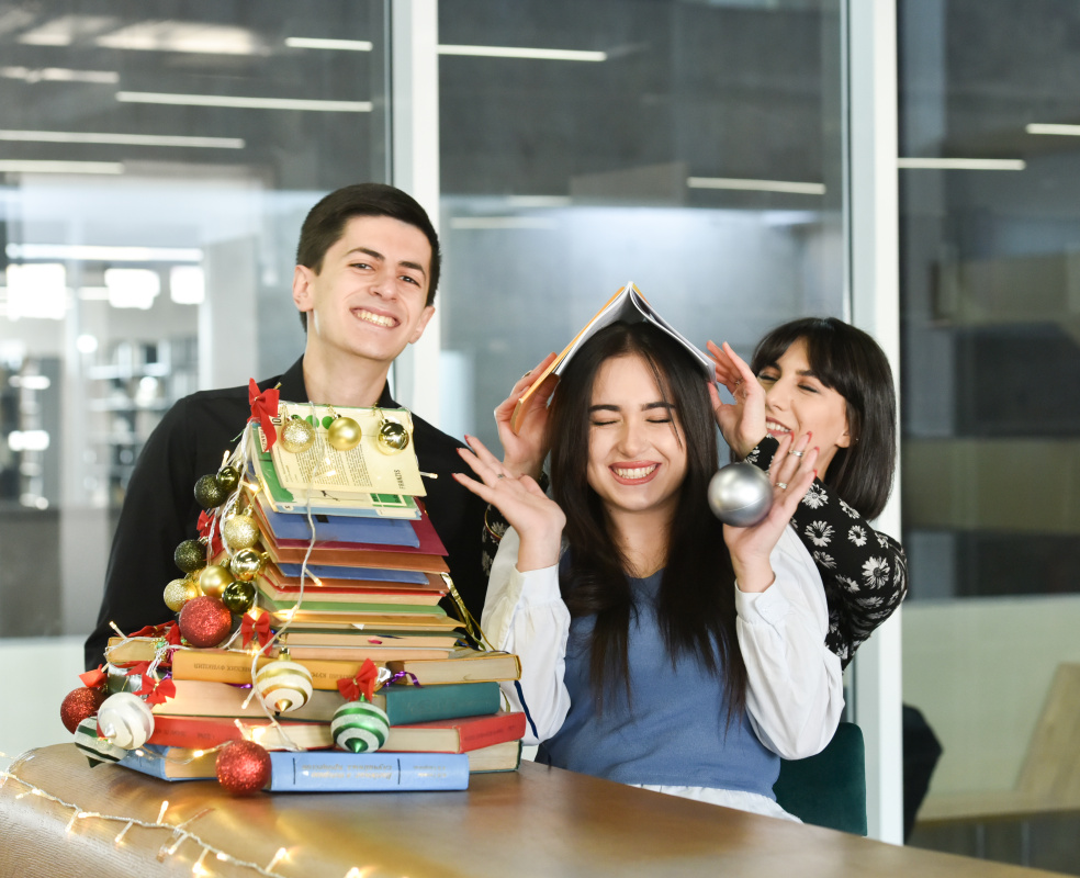 Ամանորյա տրամադրություն ԵՊՀ-ում