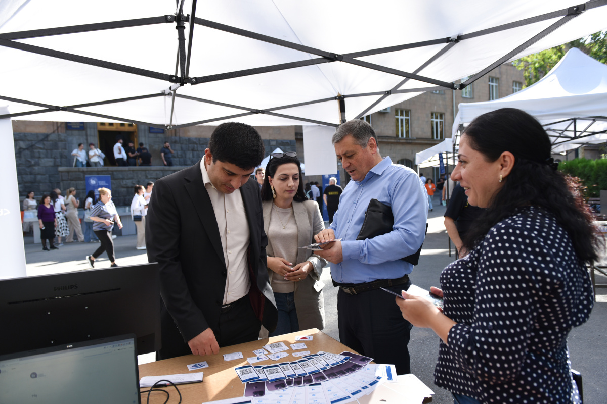 ԵՊՀ-ում մեկնարկել է նոր ուսումնական տարվան և առաջինկուրսեցիների ընդունելությանը նվիրված «105-ՐԴ ԲԱՐԵՎԸ» միջոցառումը։