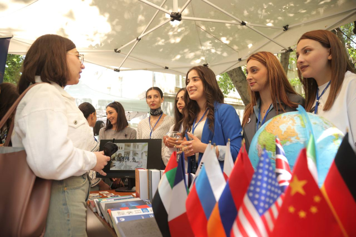 ԵՊՀ-ում անցկացվեց «ԲանՈՒԳործ. ԵՊՀ էքսպո-2024» ցուցահանդեսը՝ նվիրված ԵՊՀ հիմնադրման 105-ամյակին