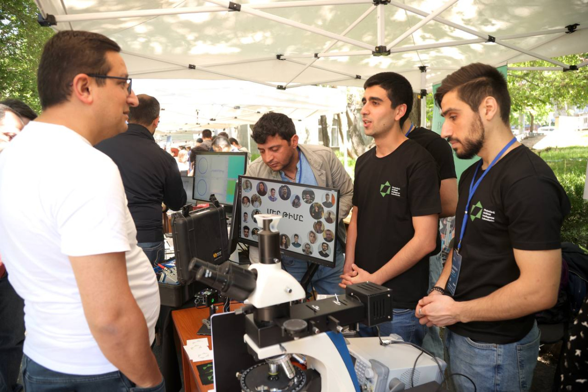 ԵՊՀ-ում անցկացվեց «ԲանՈՒԳործ. ԵՊՀ էքսպո-2024» ցուցահանդեսը՝ նվիրված ԵՊՀ հիմնադրման 105-ամյակին