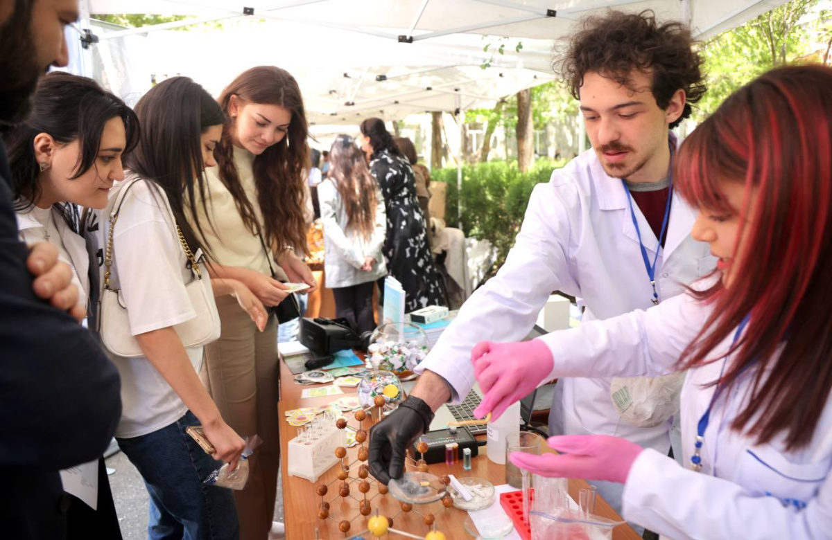 ԵՊՀ-ում անցկացվեց «ԲանՈՒԳործ. ԵՊՀ էքսպո-2024» ցուցահանդեսը՝ նվիրված ԵՊՀ հիմնադրման 105-ամյակին