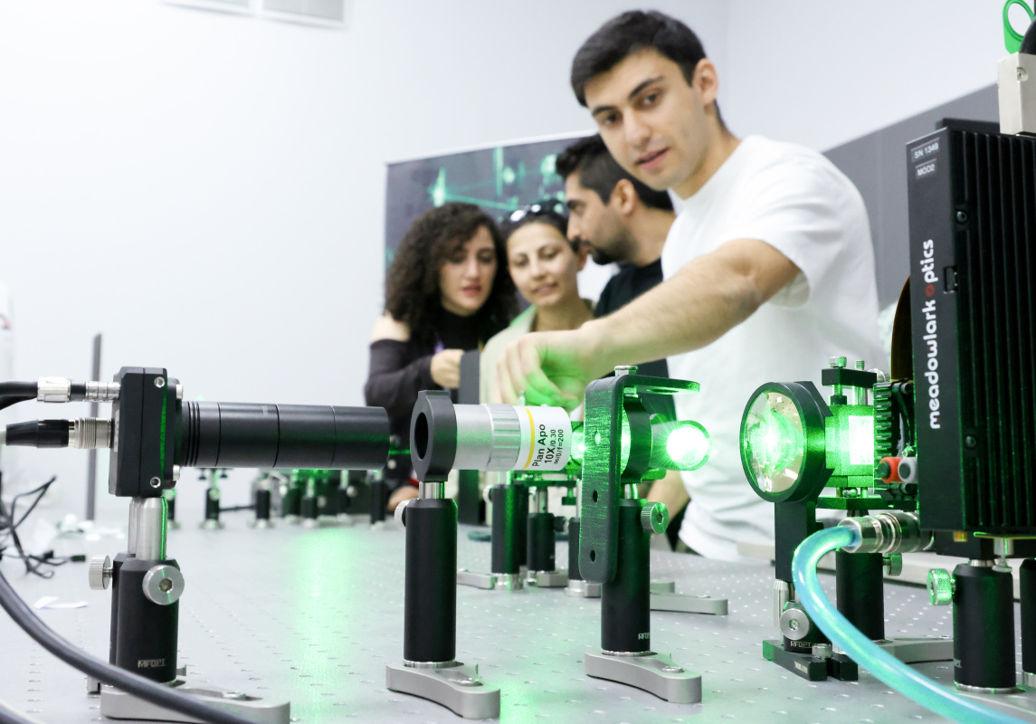 ԵՊՀ-ում անցկացվում է Oպտիկայի և ֆոտոնիկայի ժամանակակից կիրառությունների միջազգային առաջին քոլեջը