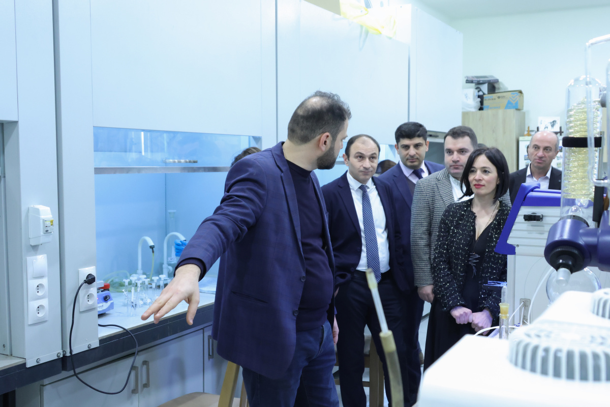 կատարվեց շրջայց ԵՊՀ գիտահետազոտական և ուսումնական լաբորատորիաներում