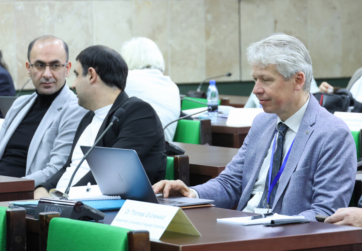 Գերմանիայի համալսարանների ռեկտորներն այցելեցին ԵՊՀ՝ ներկայացնելու կիրառական գիտությունների համալսարանների կրթական մոդելը և ընդլայնելու գործակցությունը