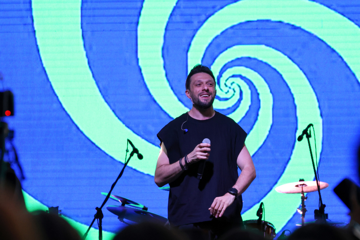 ԵՊՀ բոլոր շրջանավարտներին նվիրված տոնական միջոցառումն իրենց երաժշտական կատարումներով եզրափակեցին Արամ MP3-ն ու «Nemra» երաժշտական խումբը