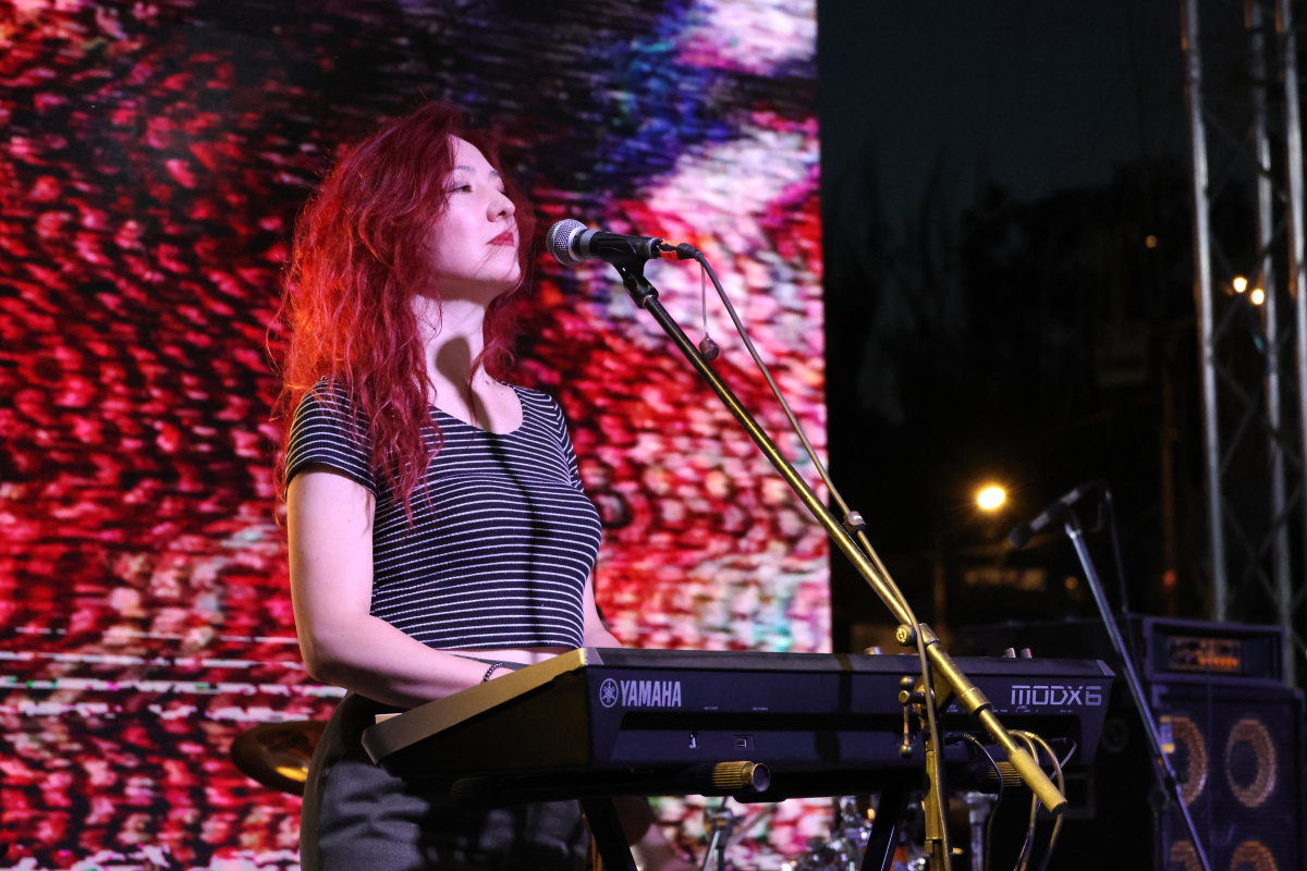 ԵՊՀ բոլոր շրջանավարտներին նվիրված տոնական միջոցառումն իրենց երաժշտական կատարումներով եզրափակեցին Արամ MP3-ն ու «Nemra» երաժշտական խումբը