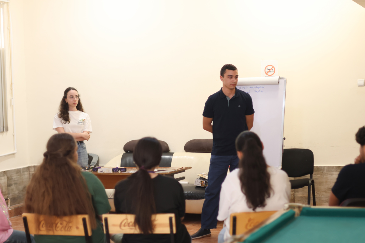 ԵՊՀ շարունակական կրթության կենտրոնի և «Հայաստան» համահայկական հիմնադրամի համատեղ նախաձեռնությամբ անցկացվեց «Բնագիտությունը զվարճալի՜ է. տե՛ս, շոշափի՛ր, փորձի՛ր» ամառային բնագիտական ճամբարը