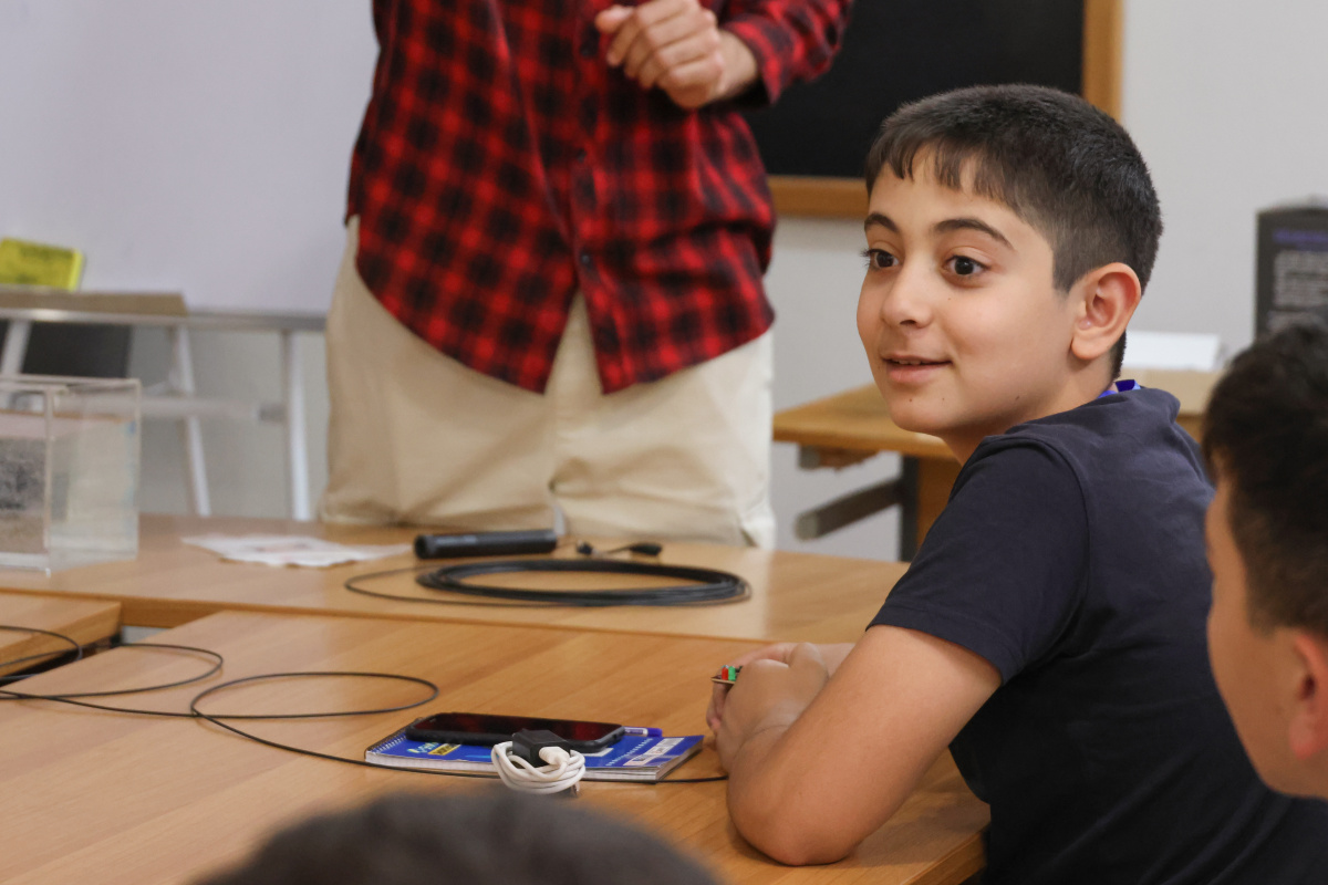 ԵՊՀ շարունակական կրթության կենտրոնի և «Հայաստան» համահայկական հիմնադրամի համատեղ նախաձեռնությամբ անցկացվեց «Բնագիտությունը զվարճալի՜ է. տե՛ս, շոշափի՛ր, փորձի՛ր» ամառային բնագիտական ճամբարը