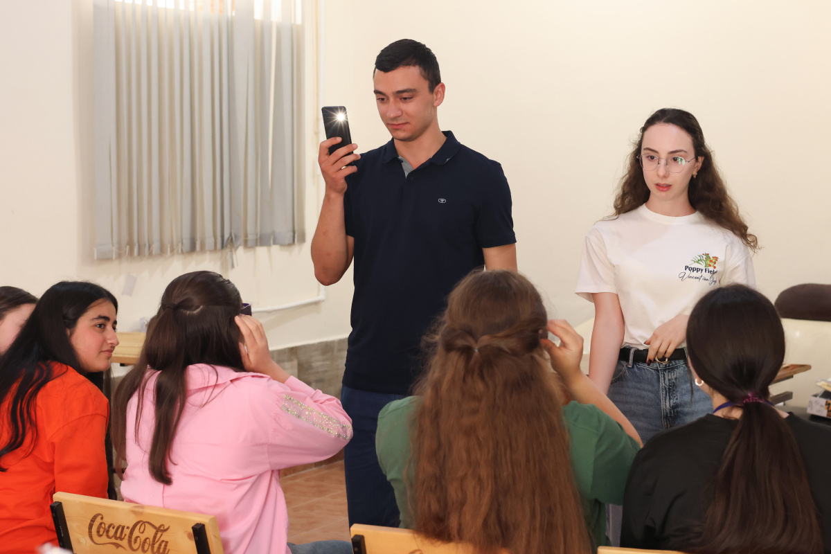 ԵՊՀ շարունակական կրթության կենտրոնի և «Հայաստան» համահայկական հիմնադրամի համատեղ նախաձեռնությամբ անցկացվեց «Բնագիտությունը զվարճալի՜ է. տե՛ս, շոշափի՛ր, փորձի՛ր» ամառային բնագիտական ճամբարը