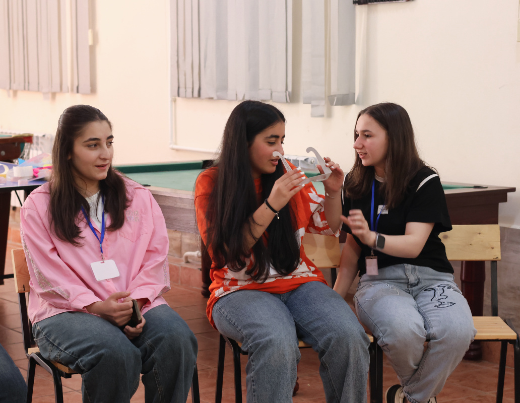 ԵՊՀ շարունակական կրթության կենտրոնի և «Հայաստան» համահայկական հիմնադրամի համատեղ նախաձեռնությամբ անցկացվեց «Բնագիտությունը զվարճալի՜ է. տե՛ս, շոշափի՛ր, փորձի՛ր» ամառային բնագիտական ճամբարը