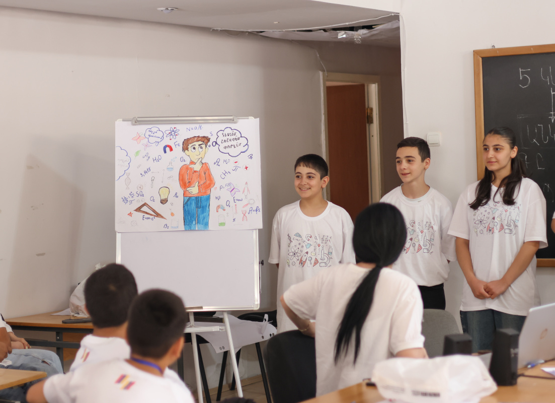 ԵՊՀ շարունակական կրթության կենտրոնի և «Հայաստան» համահայկական հիմնադրամի համատեղ նախաձեռնությամբ անցկացվեց «Բնագիտությունը զվարճալի՜ է. տե՛ս, շոշափի՛ր, փորձի՛ր» ամառային բնագիտական ճամբարը