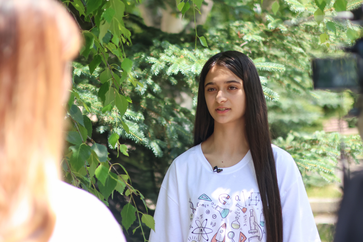 ԵՊՀ շարունակական կրթության կենտրոնի և «Հայաստան» համահայկական հիմնադրամի համատեղ նախաձեռնությամբ անցկացվեց «Բնագիտությունը զվարճալի՜ է. տե՛ս, շոշափի՛ր, փորձի՛ր» ամառային բնագիտական ճամբարը