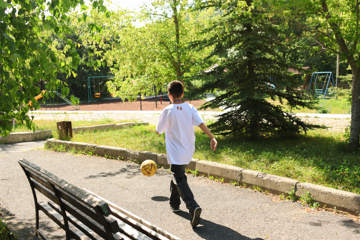 ԵՊՀ շարունակական կրթության կենտրոնի և «Հայաստան» համահայկական հիմնադրամի համատեղ նախաձեռնությամբ անցկացվեց «Բնագիտությունը զվարճալի՜ է. տե՛ս, շոշափի՛ր, փորձի՛ր» ամառային բնագիտական ճամբարը