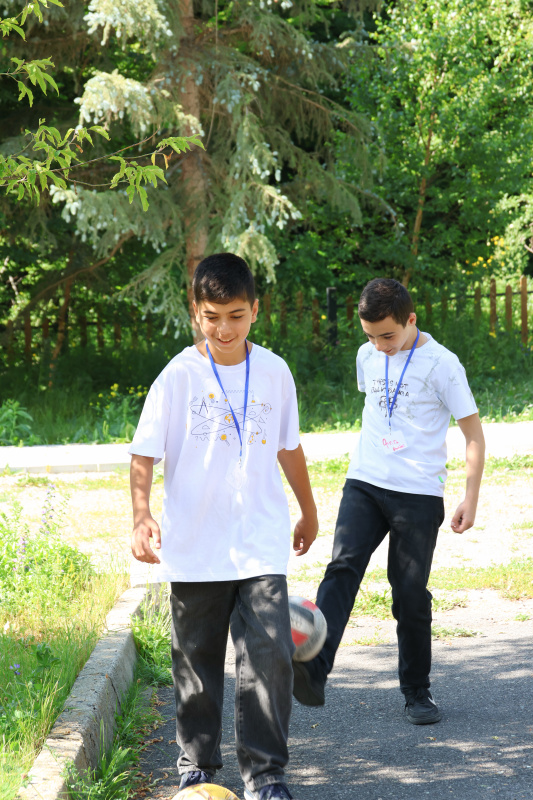 ԵՊՀ շարունակական կրթության կենտրոնի և «Հայաստան» համահայկական հիմնադրամի համատեղ նախաձեռնությամբ անցկացվեց «Բնագիտությունը զվարճալի՜ է. տե՛ս, շոշափի՛ր, փորձի՛ր» ամառային բնագիտական ճամբարը