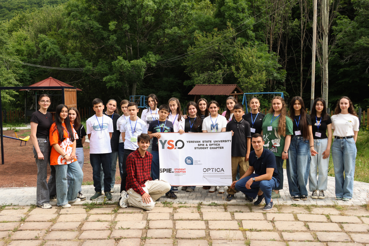 ԵՊՀ շարունակական կրթության կենտրոնի և «Հայաստան» համահայկական հիմնադրամի համատեղ նախաձեռնությամբ անցկացվեց «Բնագիտությունը զվարճալի՜ է. տե՛ս, շոշափի՛ր, փորձի՛ր» ամառային բնագիտական ճամբարը