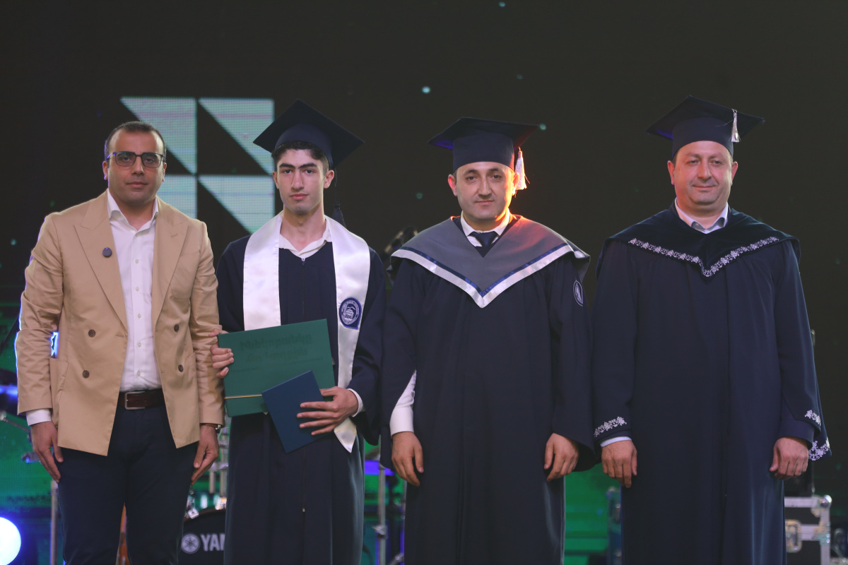 ԵՊՀ-ում տեղի ունեցավ համալսարանի շրջանավարտների ավարտական հանդիսավոր միջոցառումը, որը մասնագիտական կյանք թևակոխելու և համալսարանի հետ առավել սերտ համագործակցելու նոր մեկնարկ է: