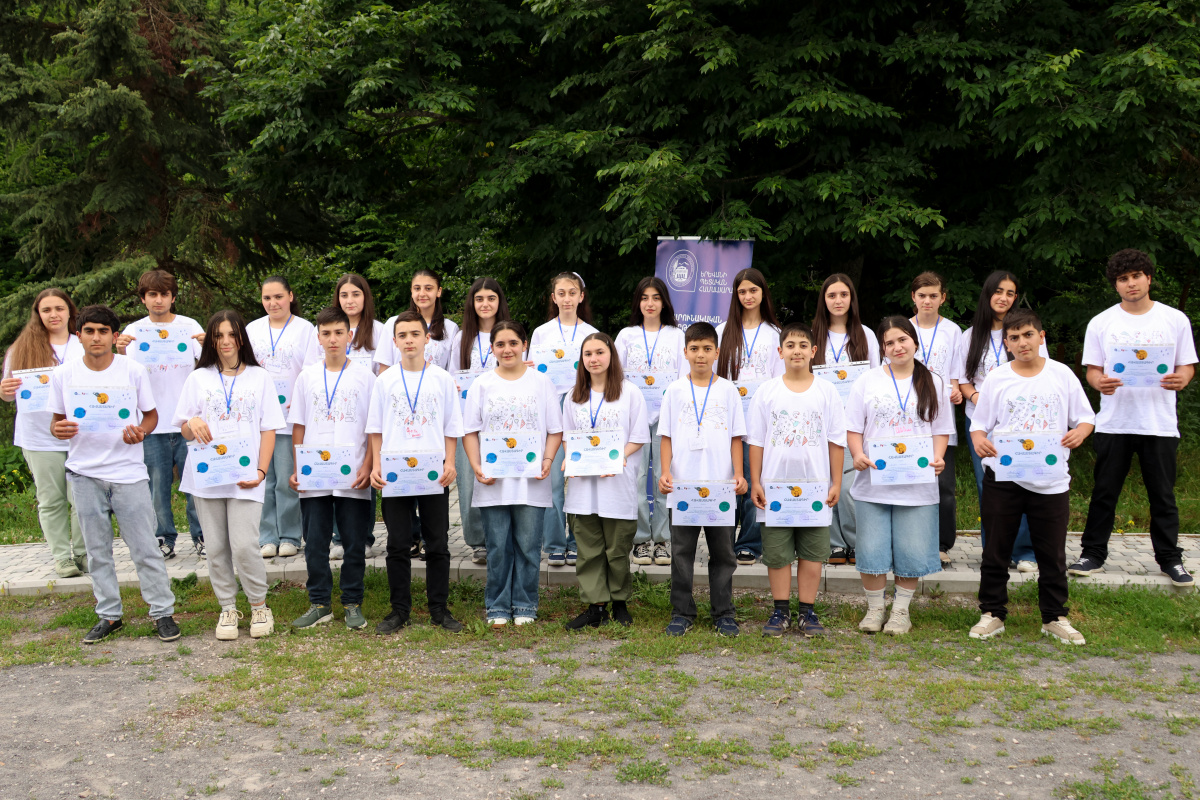 ԵՊՀ շարունակական կրթության կենտրոնի և «Հայաստան» համահայկական հիմնադրամի համատեղ նախաձեռնությամբ անցկացվեց «Բնագիտությունը զվարճալի՜ է. տե՛ս, շոշափի՛ր, փորձի՛ր» ամառային բնագիտական ճամբարը