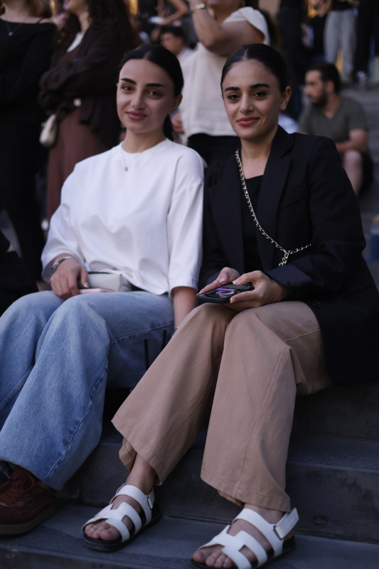 ԵՊՀ բոլոր շրջանավարտներին նվիրված տոնական միջոցառումն իրենց երաժշտական կատարումներով եզրափակեցին Արամ MP3-ն ու «Nemra» երաժշտական խումբը