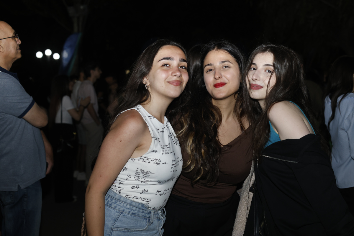 ԵՊՀ բոլոր շրջանավարտներին նվիրված տոնական միջոցառումն իրենց երաժշտական կատարումներով եզրափակեցին Արամ MP3-ն ու «Nemra» երաժշտական խումբը