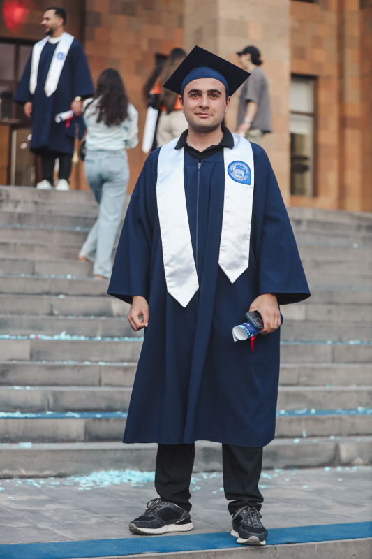 ԵՊՀ-ում տեղի ունեցավ համալսարանի շրջանավարտների ավարտական հանդիսավոր միջոցառումը, որը մասնագիտական կյանք թևակոխելու և համալսարանի հետ առավել սերտ համագործակցելու նոր մեկնարկ է: