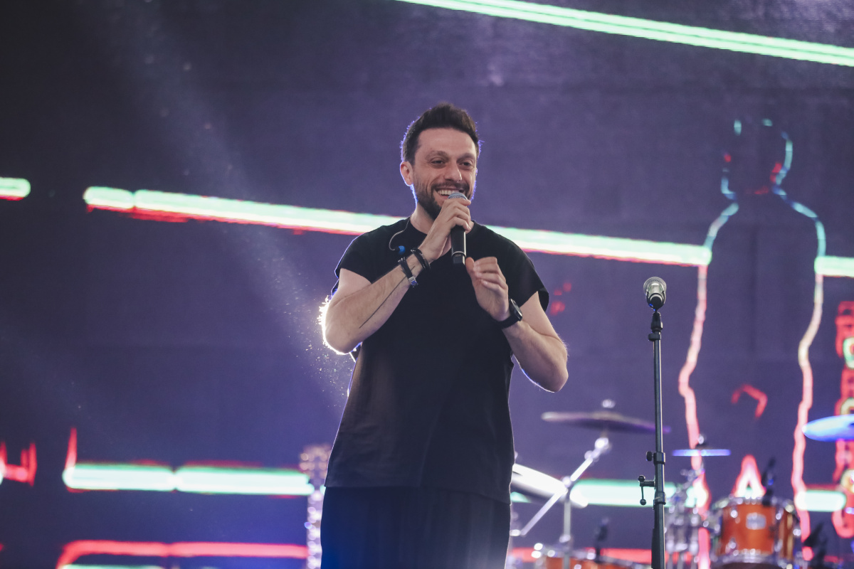 ԵՊՀ բոլոր շրջանավարտներին նվիրված տոնական միջոցառումն իրենց երաժշտական կատարումներով եզրափակեցին Արամ MP3-ն ու «Nemra» երաժշտական խումբը