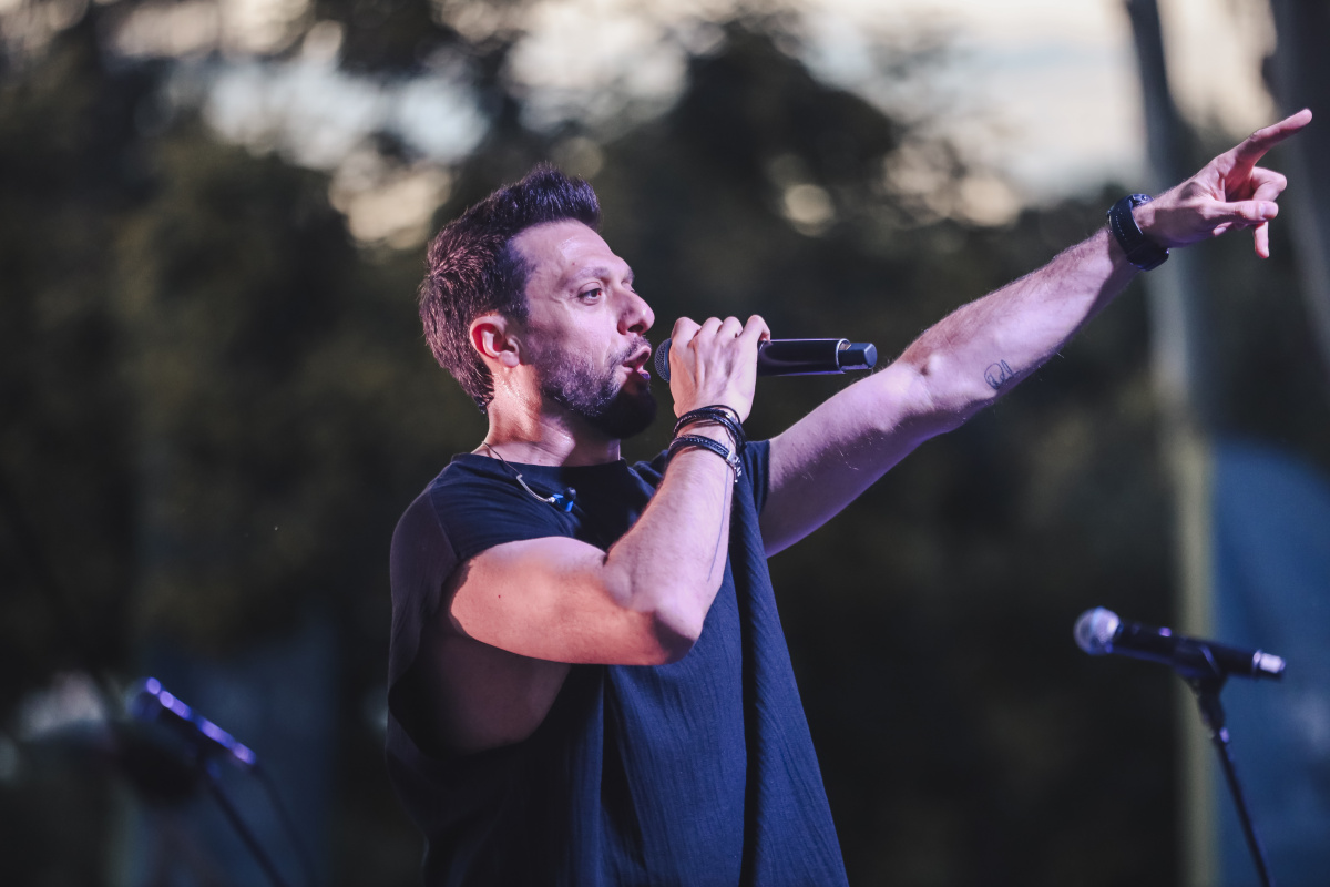 ԵՊՀ բոլոր շրջանավարտներին նվիրված տոնական միջոցառումն իրենց երաժշտական կատարումներով եզրափակեցին Արամ MP3-ն ու «Nemra» երաժշտական խումբը