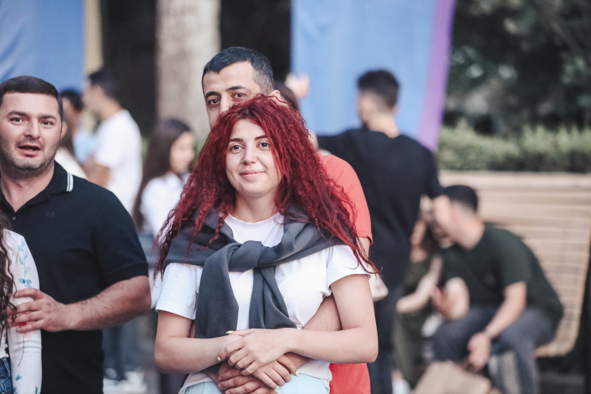 ԵՊՀ բոլոր շրջանավարտներին նվիրված տոնական միջոցառումն իրենց երաժշտական կատարումներով եզրափակեցին Արամ MP3-ն ու «Nemra» երաժշտական խումբը