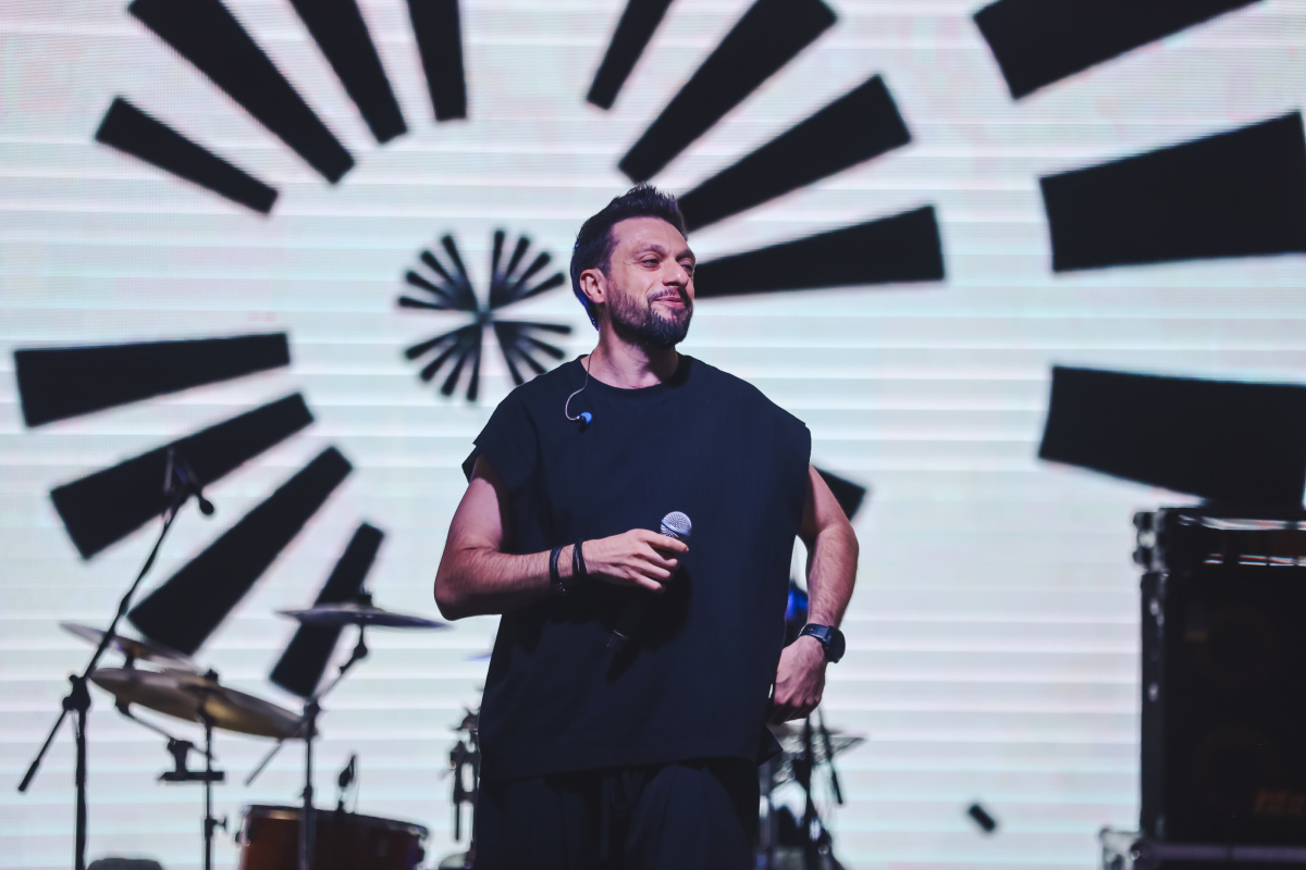 ԵՊՀ բոլոր շրջանավարտներին նվիրված տոնական միջոցառումն իրենց երաժշտական կատարումներով եզրափակեցին Արամ MP3-ն ու «Nemra» երաժշտական խումբը