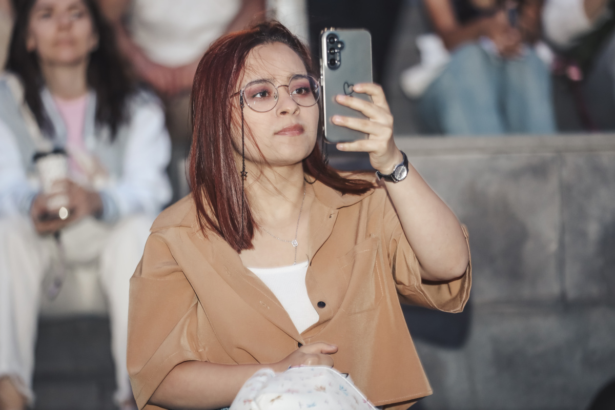 ԵՊՀ բոլոր շրջանավարտներին նվիրված տոնական միջոցառումն իրենց երաժշտական կատարումներով եզրափակեցին Արամ MP3-ն ու «Nemra» երաժշտական խումբը