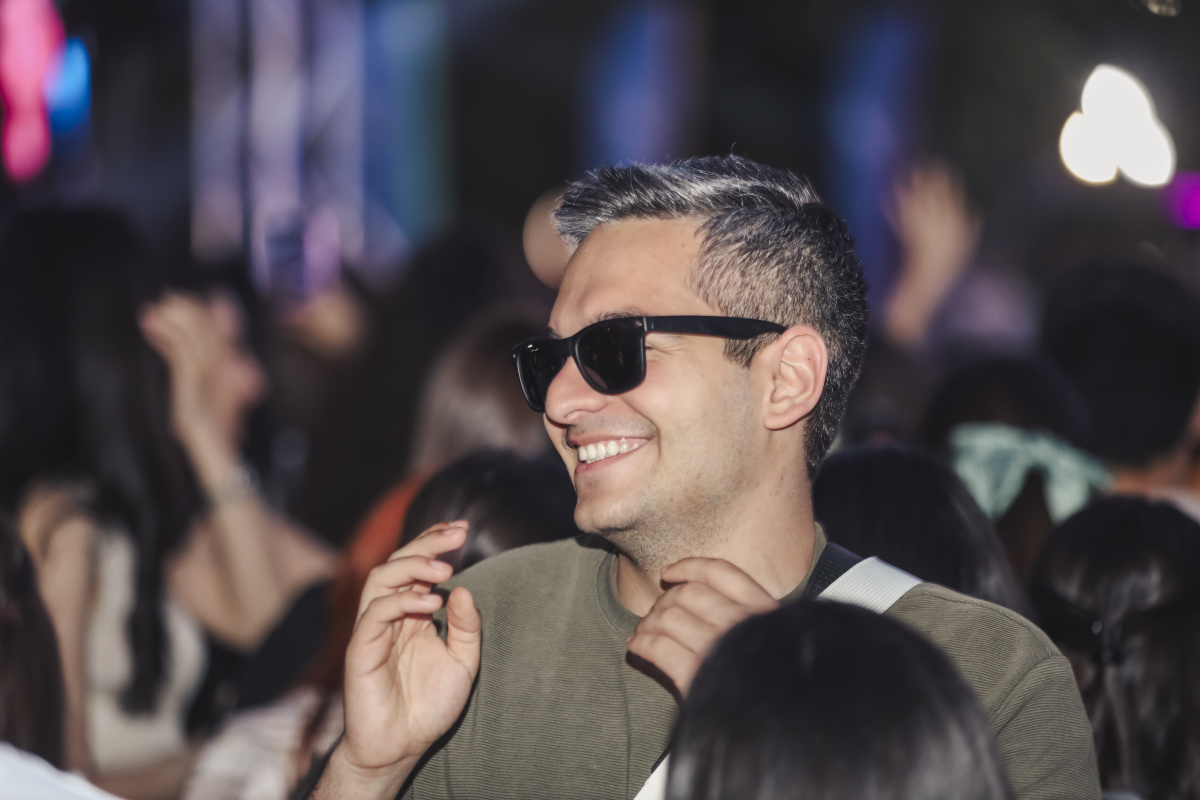 ԵՊՀ բոլոր շրջանավարտներին նվիրված տոնական միջոցառումն իրենց երաժշտական կատարումներով եզրափակեցին Արամ MP3-ն ու «Nemra» երաժշտական խումբը