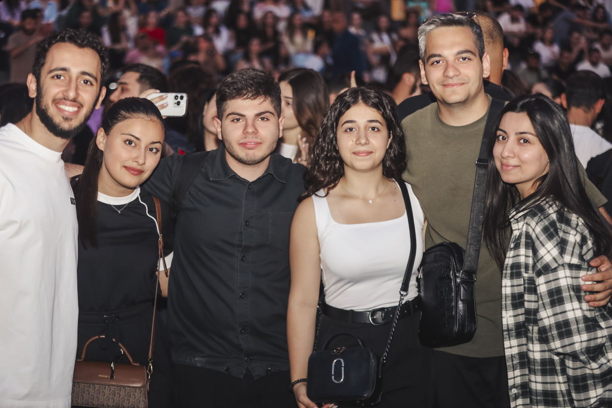 ԵՊՀ բոլոր շրջանավարտներին նվիրված տոնական միջոցառումն իրենց երաժշտական կատարումներով եզրափակեցին Արամ MP3-ն ու «Nemra» երաժշտական խումբը