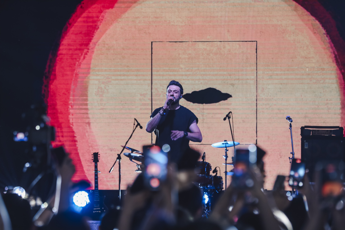 ԵՊՀ բոլոր շրջանավարտներին նվիրված տոնական միջոցառումն իրենց երաժշտական կատարումներով եզրափակեցին Արամ MP3-ն ու «Nemra» երաժշտական խումբը