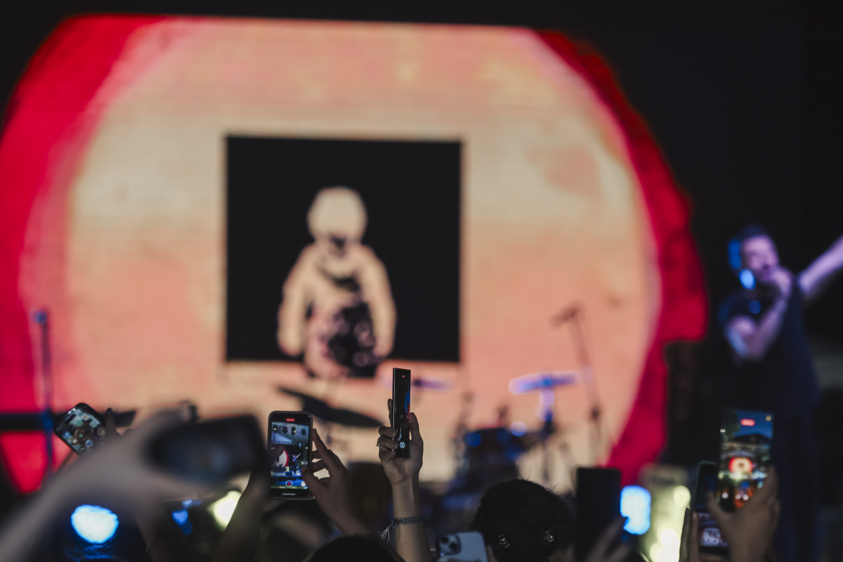 ԵՊՀ բոլոր շրջանավարտներին նվիրված տոնական միջոցառումն իրենց երաժշտական կատարումներով եզրափակեցին Արամ MP3-ն ու «Nemra» երաժշտական խումբը