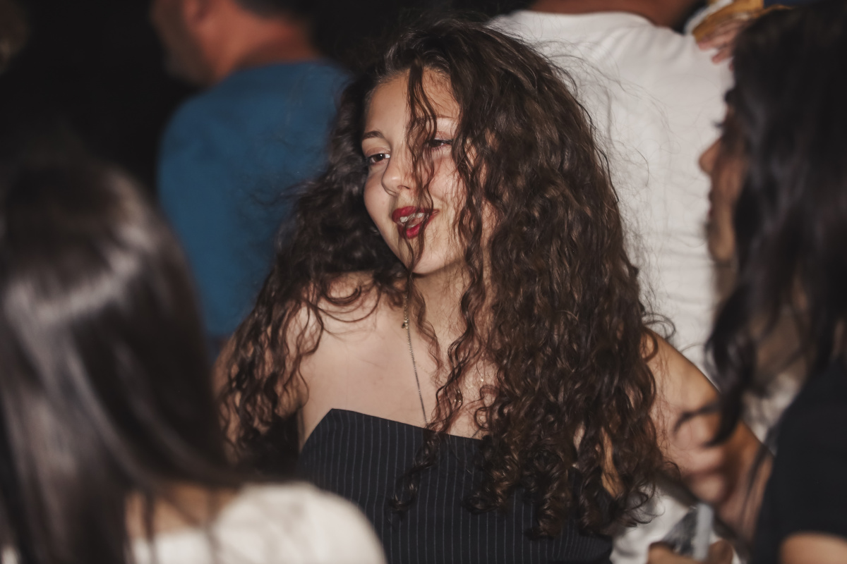 ԵՊՀ բոլոր շրջանավարտներին նվիրված տոնական միջոցառումն իրենց երաժշտական կատարումներով եզրափակեցին Արամ MP3-ն ու «Nemra» երաժշտական խումբը