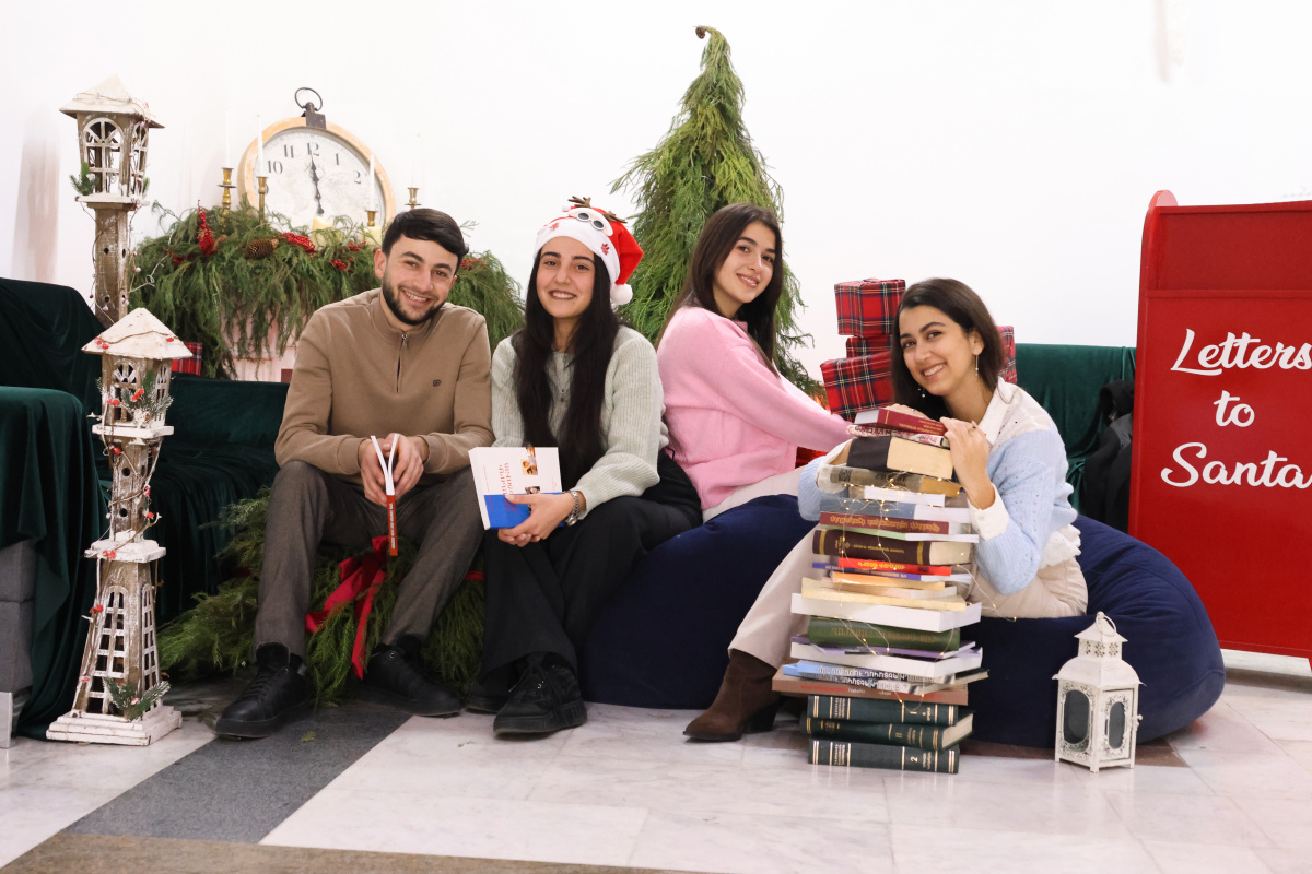 Ամանորյա տրամադրություն ԵՊՀ-ում