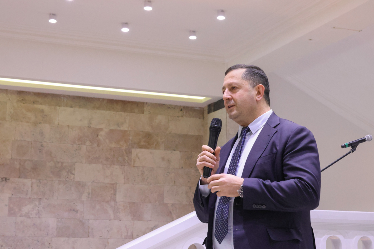 Ամանորյա տրամադրություն ԵՊՀ-ում