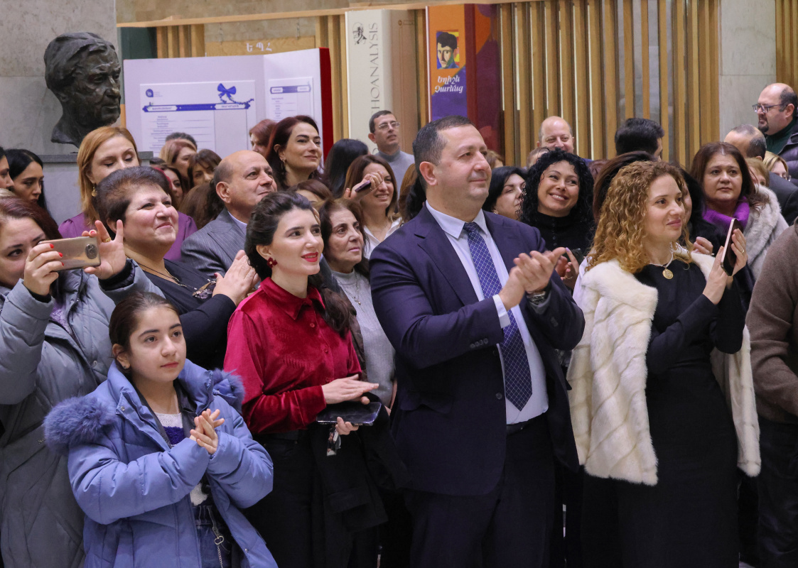 Ամանորյա տրամադրություն ԵՊՀ-ում