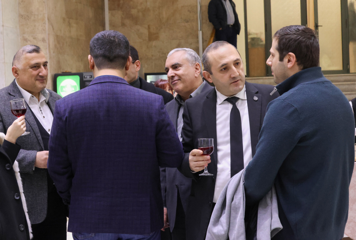 Ամանորյա տրամադրություն ԵՊՀ-ում