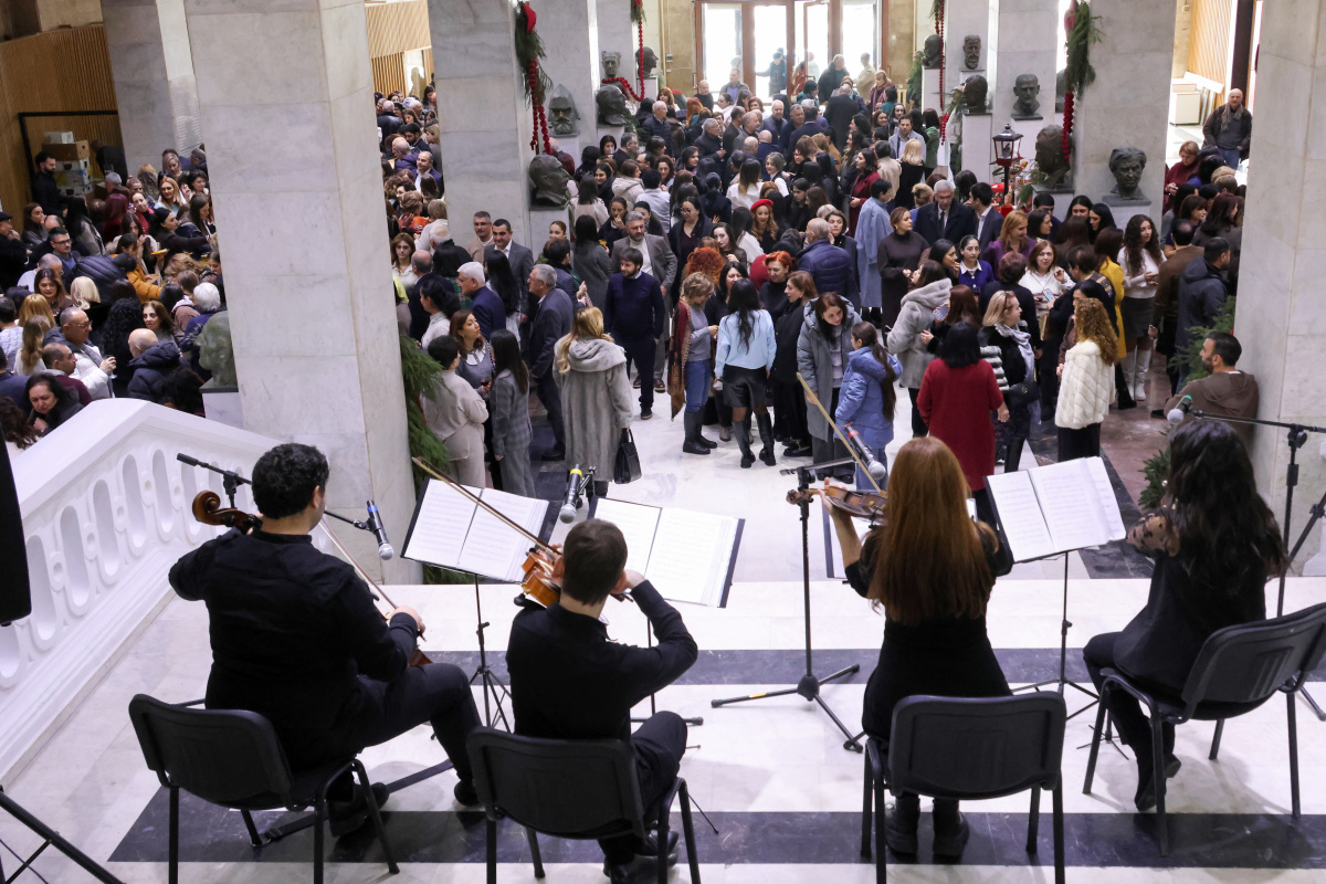 Ամանորյա տրամադրություն ԵՊՀ-ում