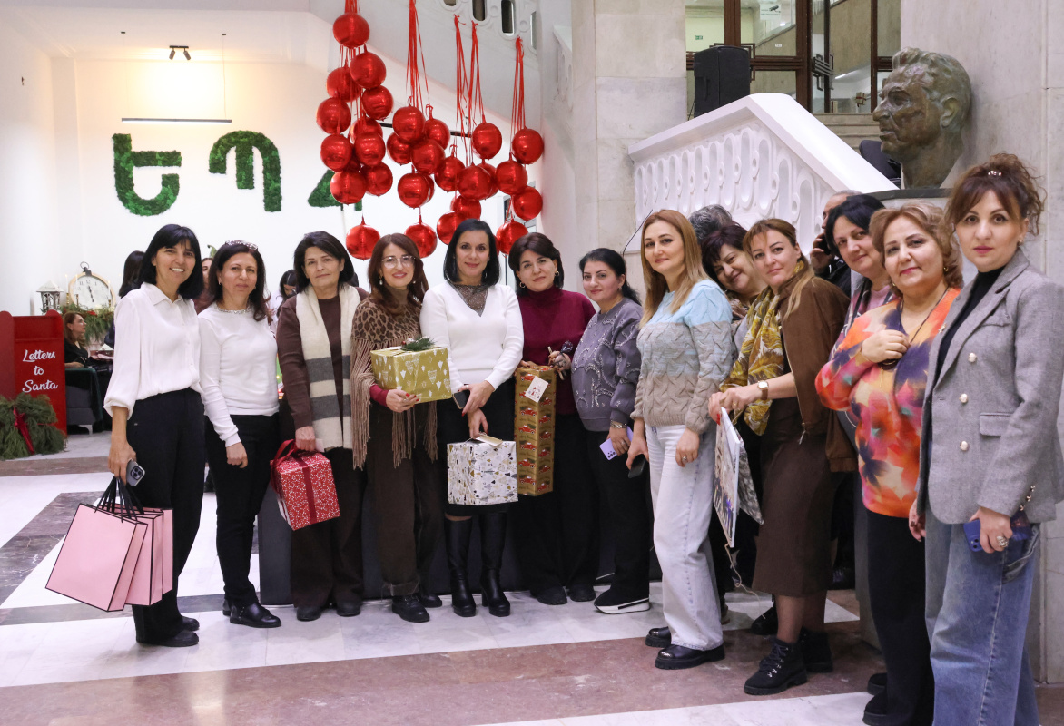 Ամանորյա տրամադրություն ԵՊՀ-ում