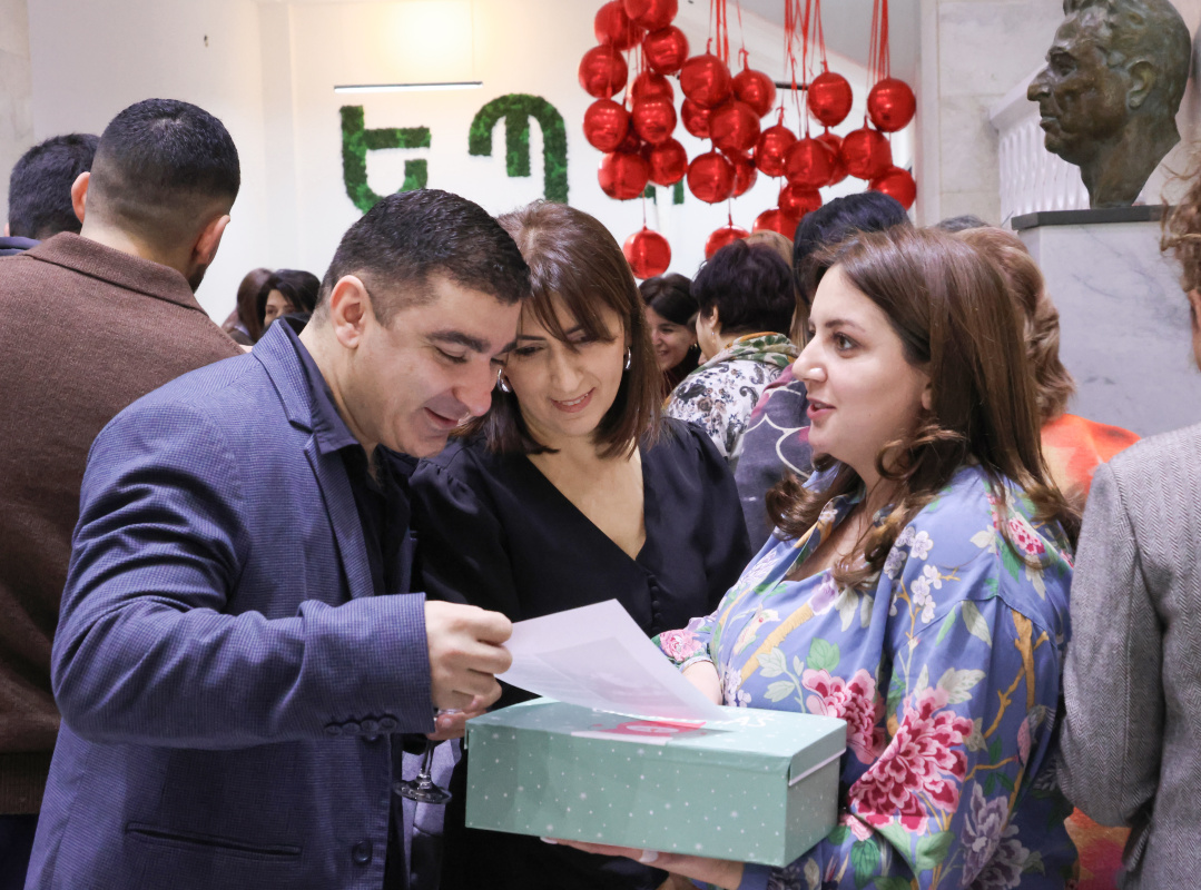 Ամանորյա տրամադրություն ԵՊՀ-ում