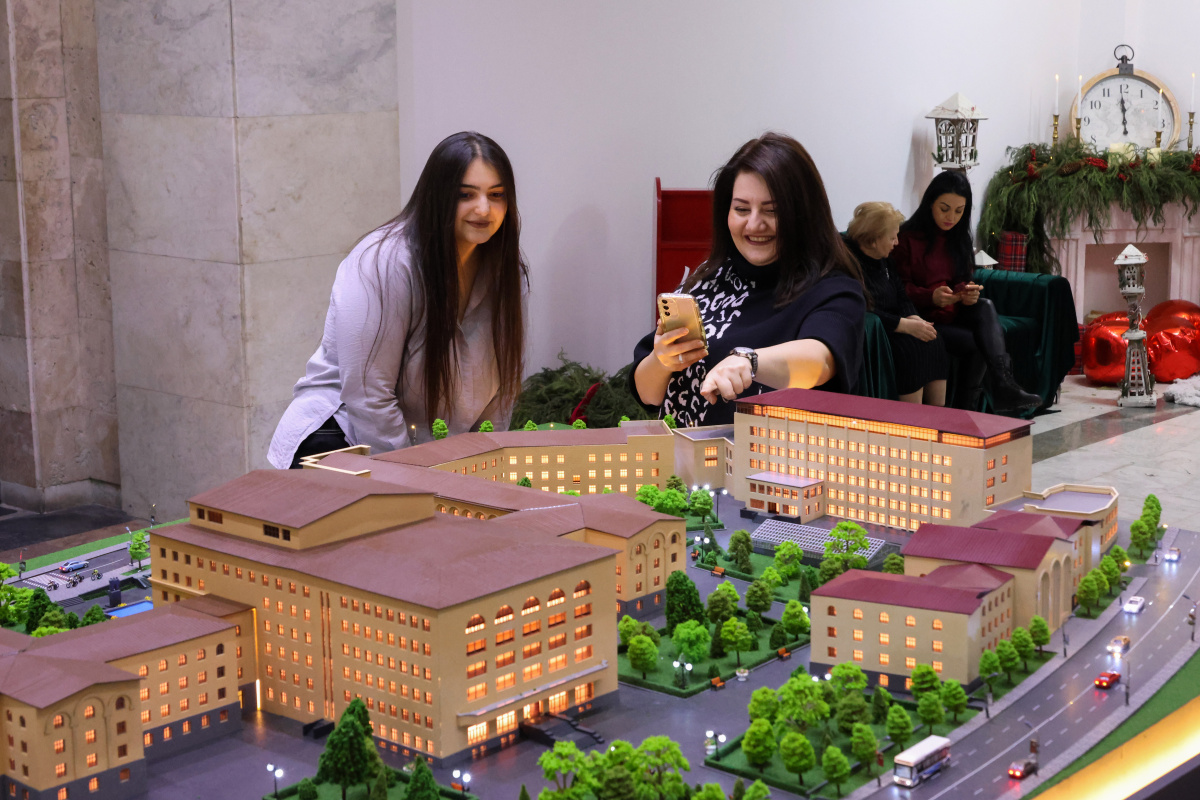 Ամանորյա տրամադրություն ԵՊՀ-ում