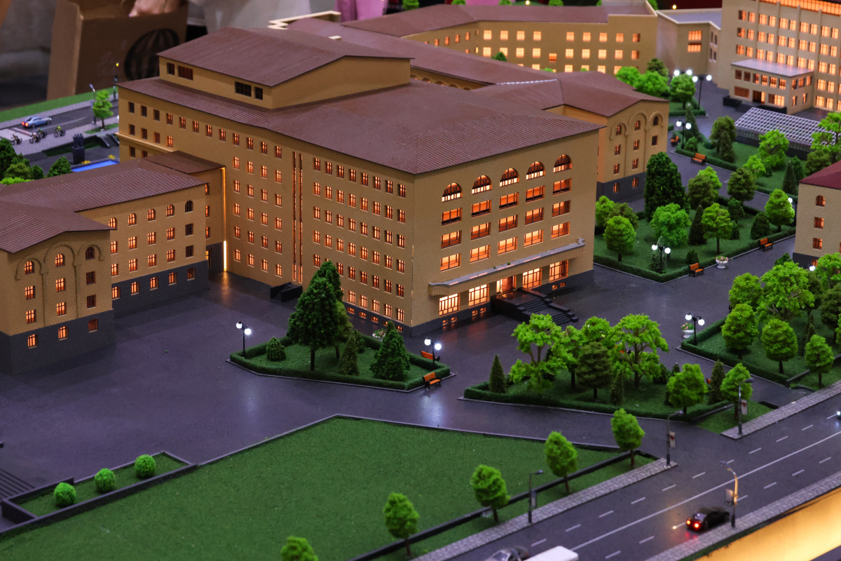 Ամանորյա տրամադրություն ԵՊՀ-ում