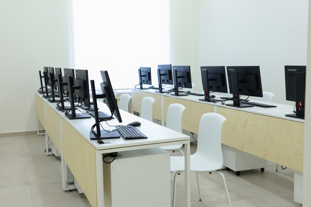 ԵՊՀ հոգաբարձուների խորհրդի անդամները աշխատանքային շրջայց են կատարել համալսարանում