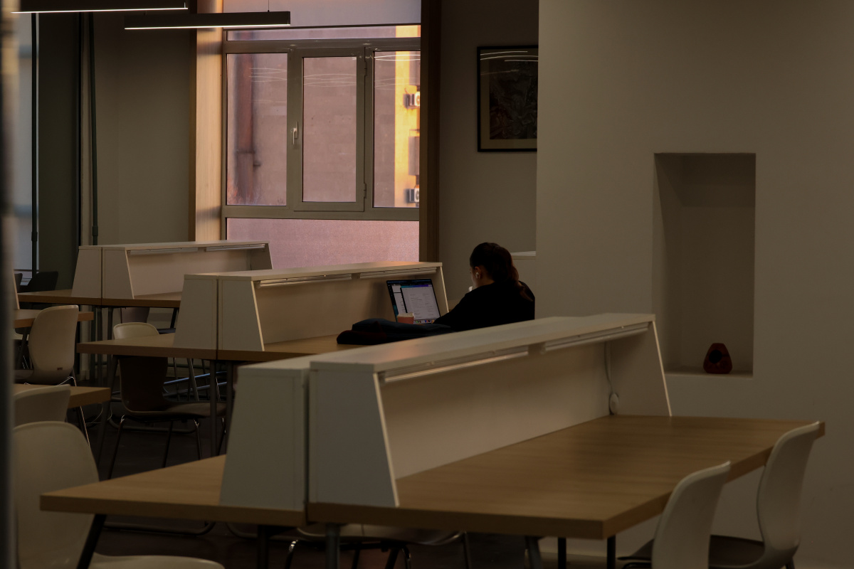 ԵՊՀ-ն՝ ոչ աշխատանքային ժամին. լույսերի ու մտքերի միջև